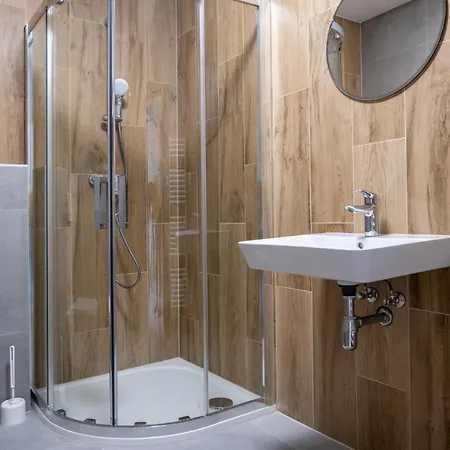 Tonicka בולהארי