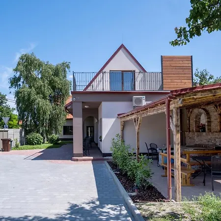 Tonicka Bulhary
